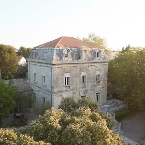 3* Hotel Logis Résidence Les Cèdres